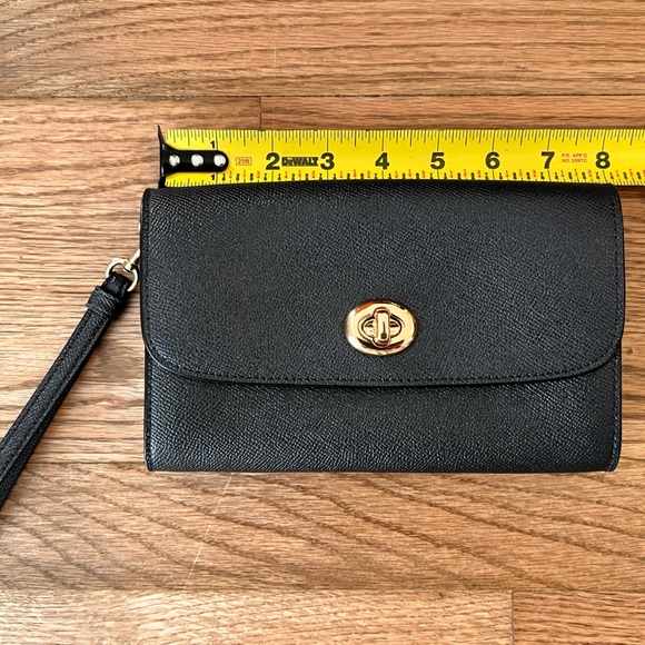 Black Coach Wristlet - Missing Gold Chain Strap - Picture 2 of 8